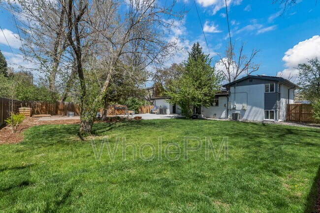 Building Photo - 6029 Oak St