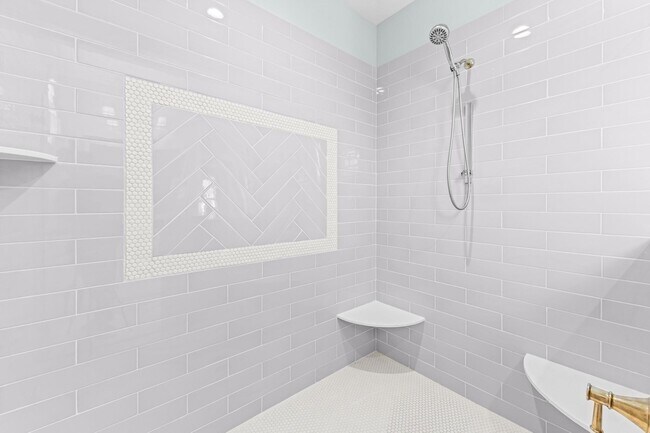 Building Photo - 465 Karcher Ave