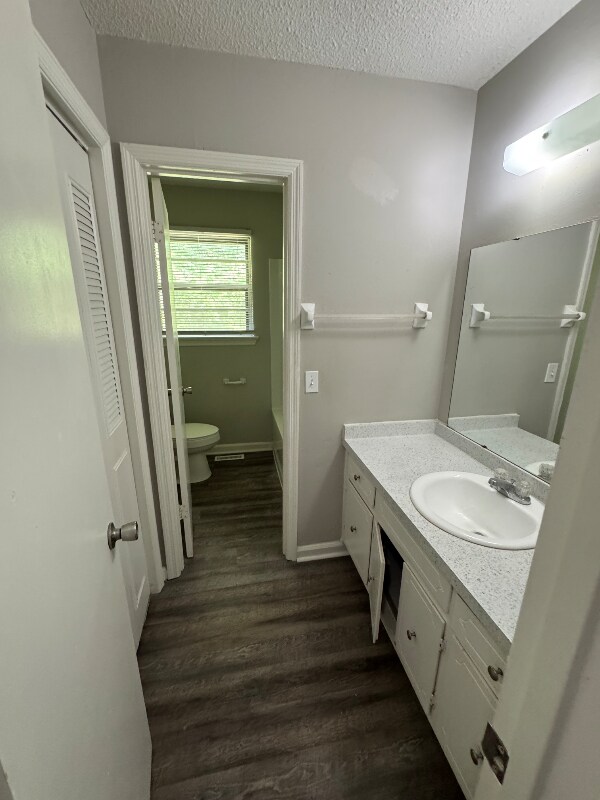 Building Photo - 4706 Metro Park Ln
