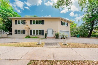 Building Photo - 580 University Dr