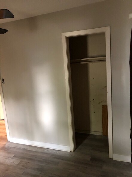 Building Photo - 4515 Elmhurst
