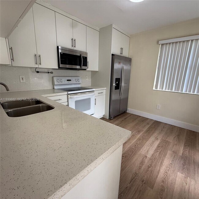 Building Photo - 1301 S Franklin Ave