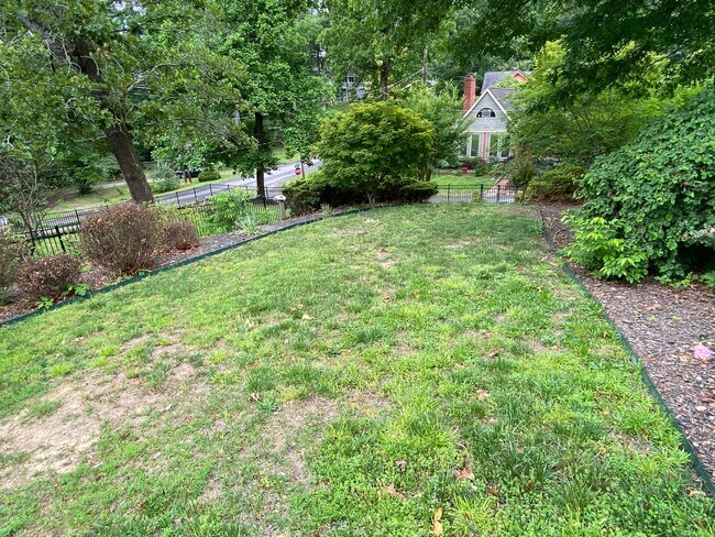 Building Photo - 2 Bed Home in North Chattanooga! Leasing S...