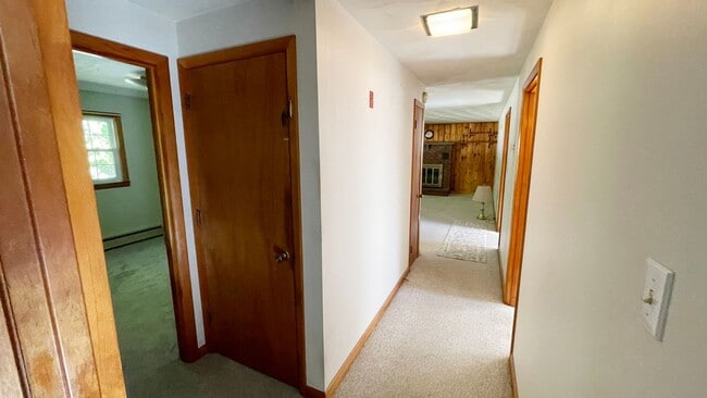 Building Photo - 3 BR House on a Lake 1.5 Baths