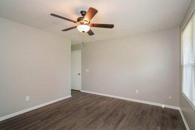 Building Photo - Inviting 4-Bedroom Home in Indianapolis