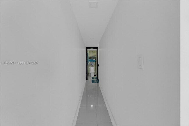 Building Photo - 400 N Surf Rd