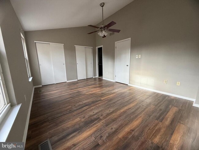 Building Photo - 112 Mulberry Ct