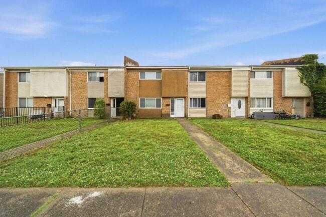 Building Photo - 3321 Rainier Ct