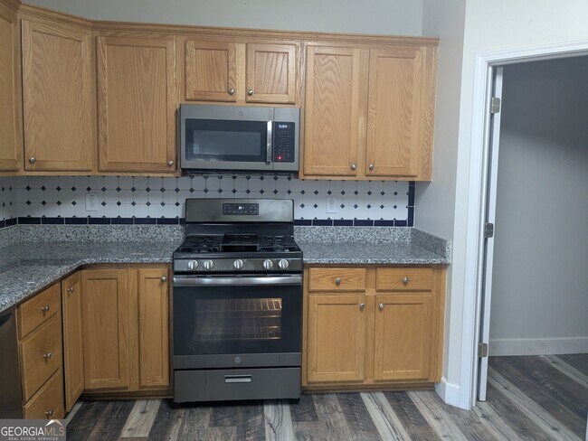 Building Photo - 137 Village Green Cir