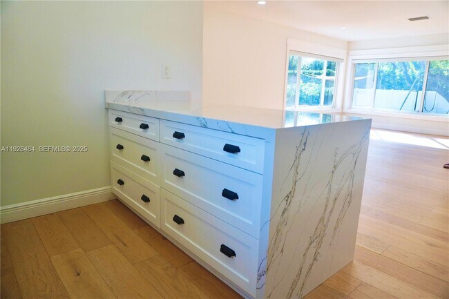 Building Photo - 2 NE 108th St