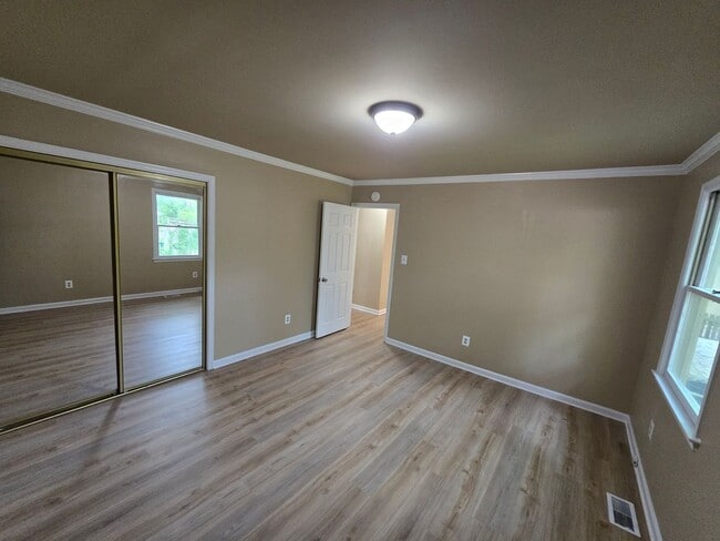 Building Photo - NEWLY REMODELED 3 bedroom house in Colonial Heights