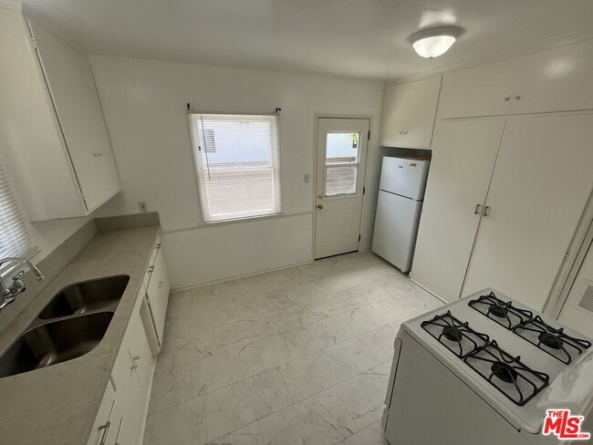Building Photo - 4225 Campbell Dr