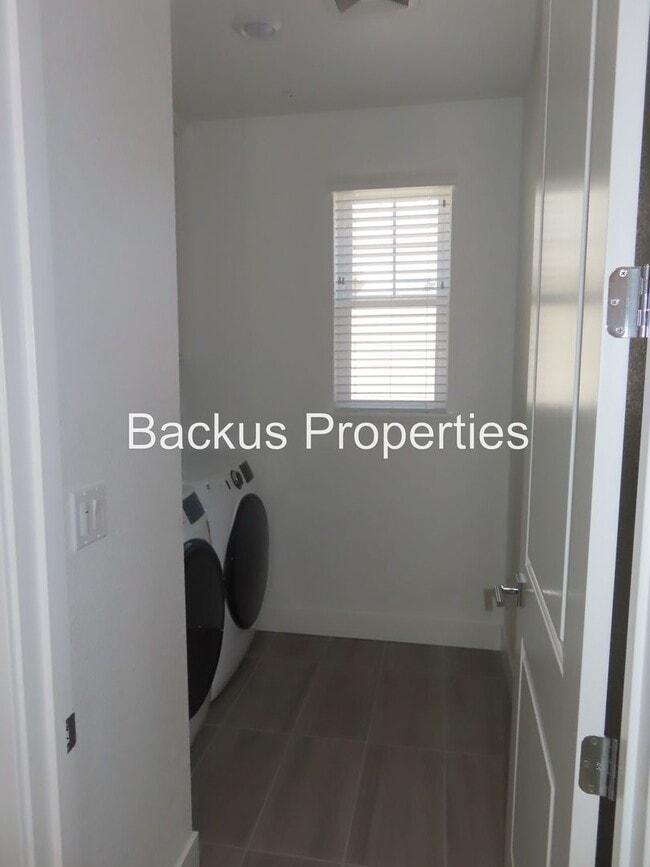 Building Photo - Newer home in Dunes Community