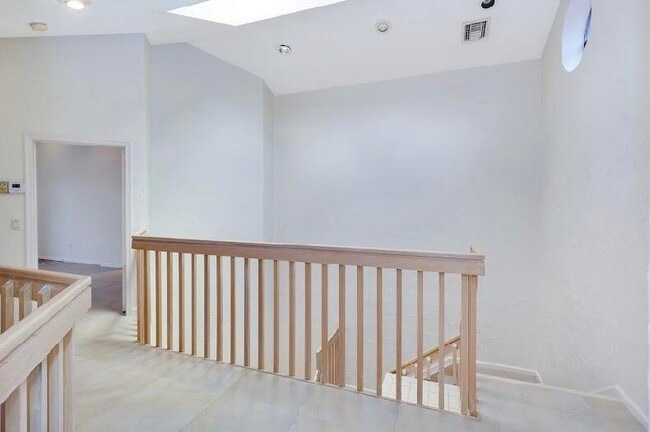 Building Photo - 23033 Via Stel