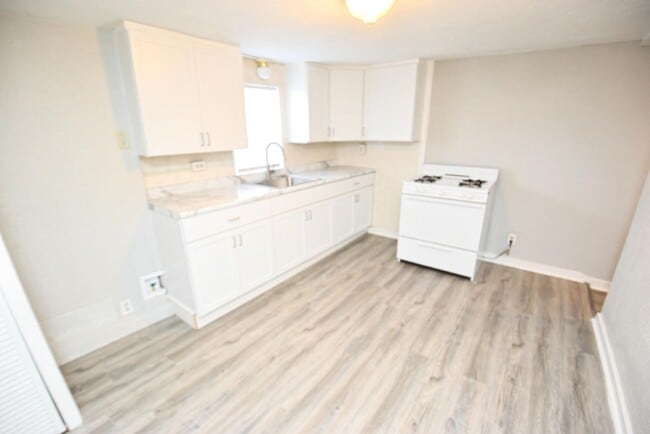 Building Photo - Mishawaka IN 2 bedroom home