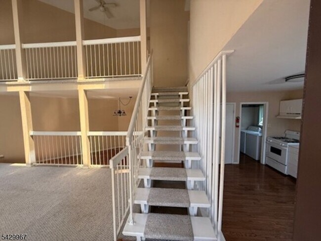 Building Photo - 3844 Bloomingdale Dr