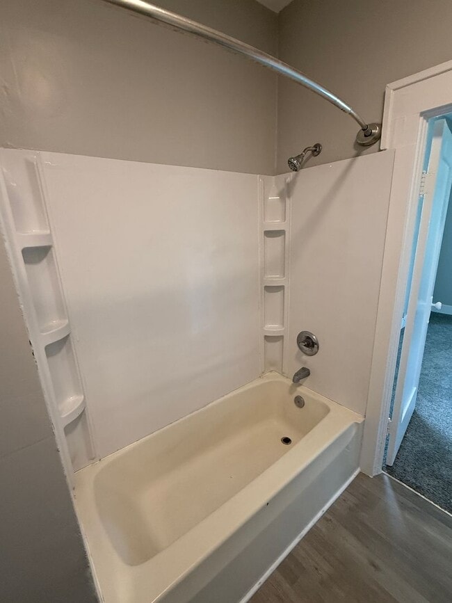 Building Photo - 2 Bed 2 bath remodeled home