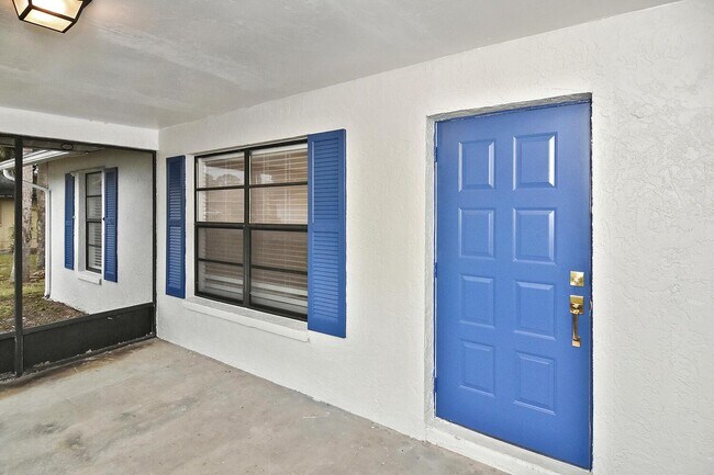 Building Photo - 1202 E 7th St