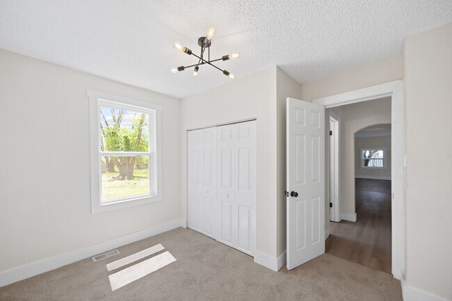 Building Photo - Dream House! Three Bedroom fully Renovated...