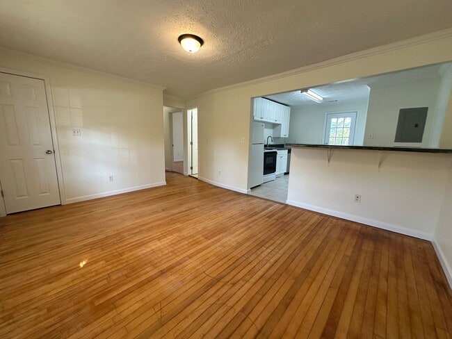 Building Photo - 379 Robertsville Rd