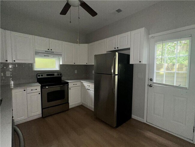 Building Photo - 3 Bedroom single family home in Forsyth Co...