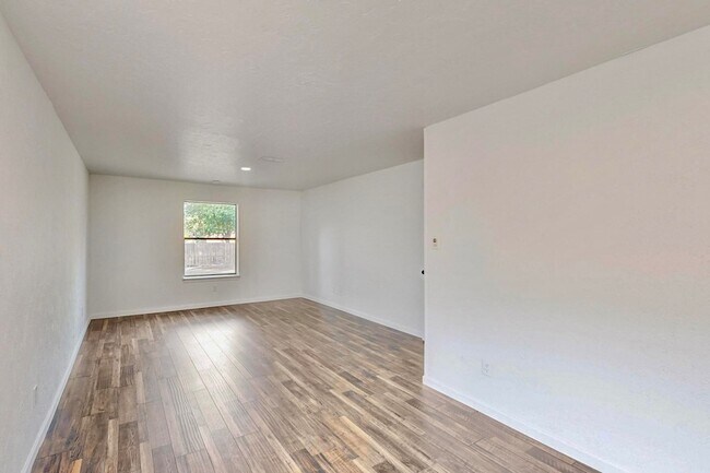 Building Photo - 3965 Singleleaf Ln