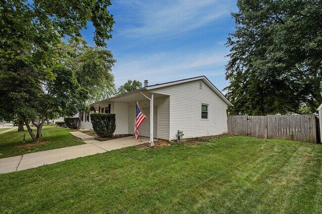 Building Photo - 2412 Southwood Dr