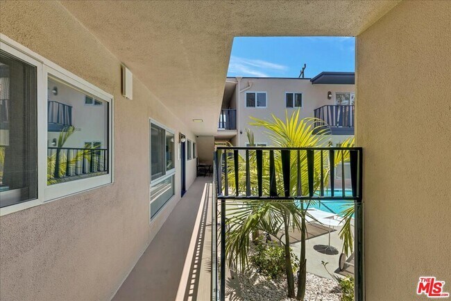 Building Photo - 210 S Hamilton Dr