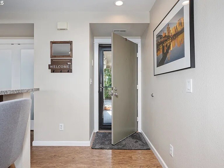 Building Photo - 123 N Hayden Bay Dr