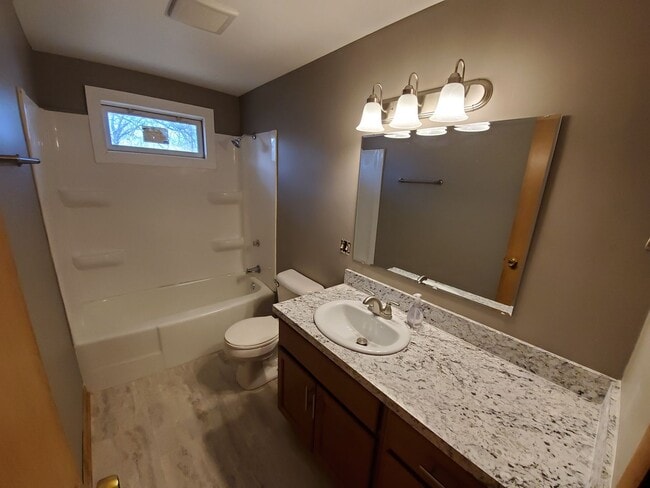 Building Photo - 3 bedroom Northside ranch