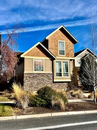 Building Photo - Stunning Furnished home at Awbrey Butte 3B...