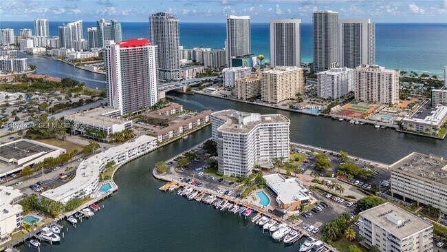 Building Photo - 100 Golden Isles Dr