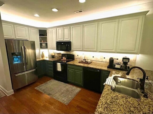 Building Photo - 6843 Village Lake Cir