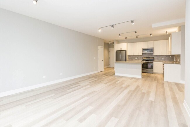 Building Photo - 1554 N Talman Ave