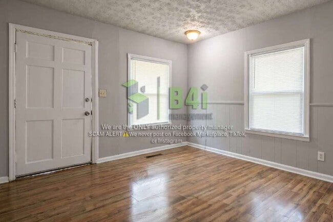 Building Photo - 1313 Ridgeview Dr