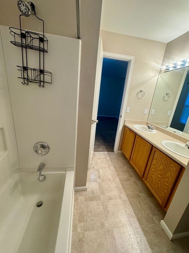 Building Photo - 3 Bedroom Home in Peyton