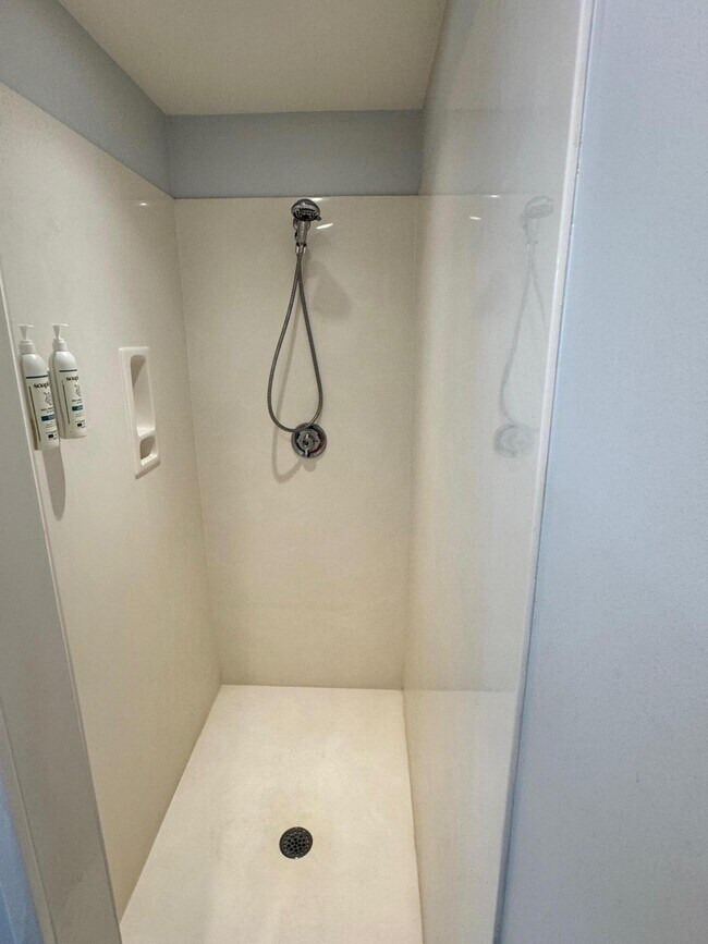 Building Photo - 1732 W County Hwy 30A