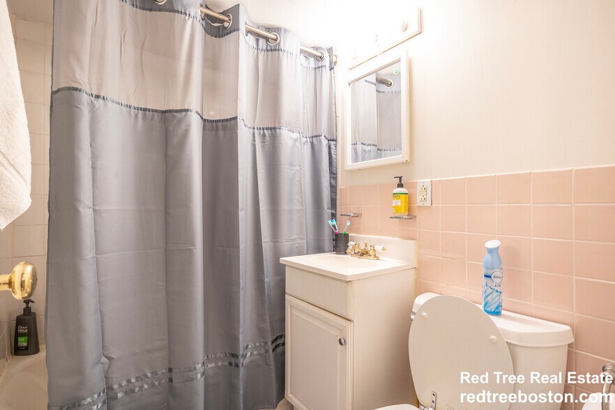 Building Photo - 231 W 3rd St