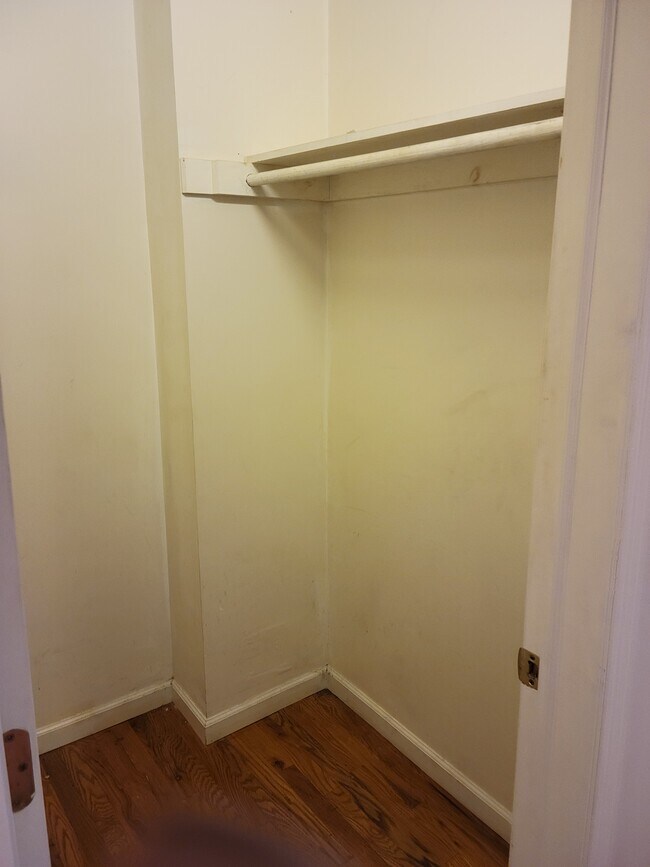 Building Photo - 102 11th Ave W