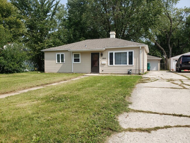 Building Photo - 302 St Jude Ave