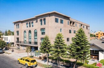 Building Photo - 552 N Hobart Blvd