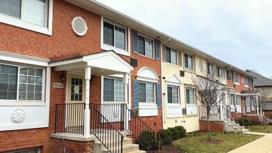 Building Photo - 610 Main St