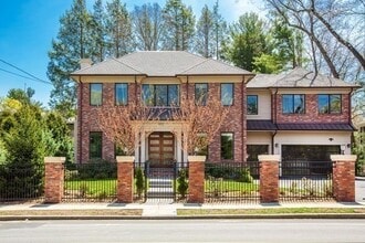 Building Photo - 1580 Beacon St