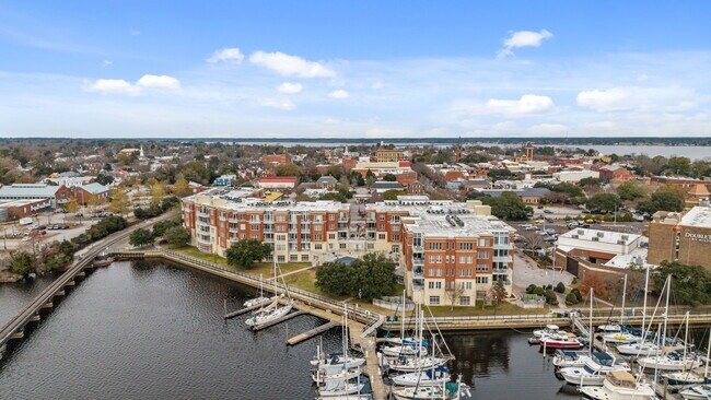 Building Photo - 419 Sky Sail Blvd