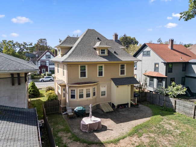 Building Photo - 809 Edgewood Ave