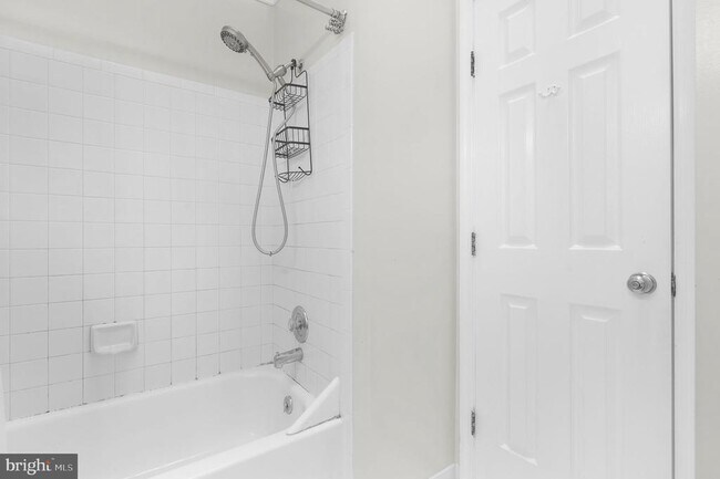 Building Photo - 41 Queen Catherine Ct