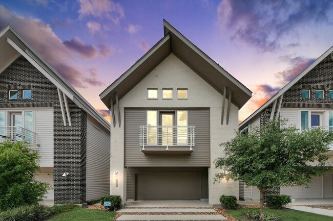 Building Photo - 1046 Homer St