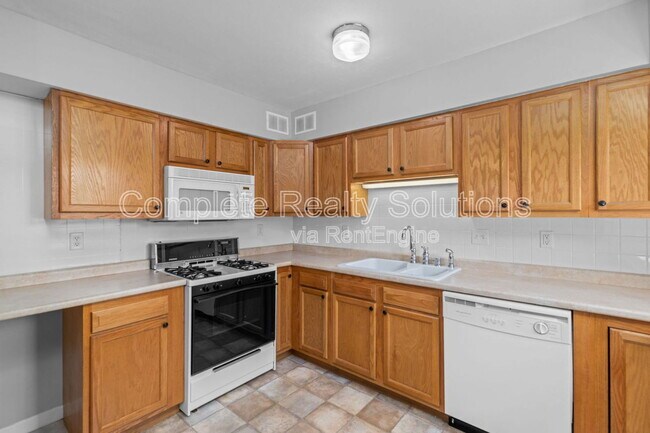 Building Photo - 10423 Balmoral Dr