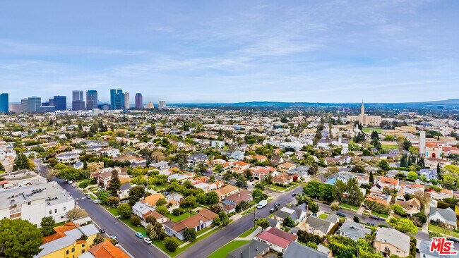 Building Photo - 10776 Wilshire Blvd