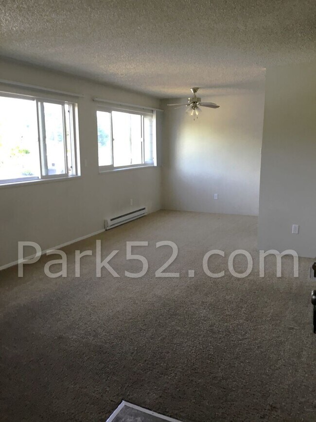 Building Photo - 1/2 Off 1st Full Month's Rent! 2 Bedroom 1...